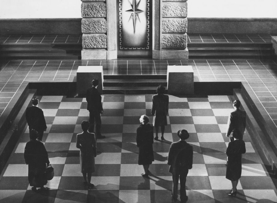 They Came to a City (1944) réalisé par Basil Dearden d'après JB Priestley