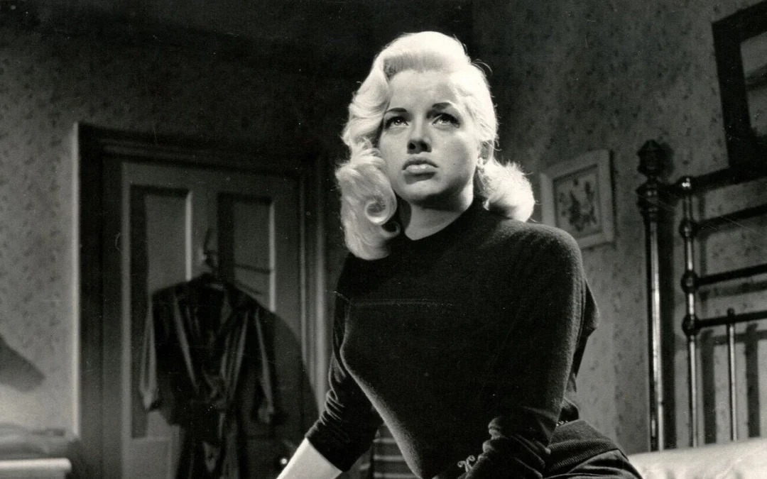 Tread Softly Stranger / Le coup de minuit (1958)